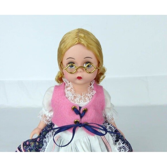 Madame Alexander Mother Goose with Goose 8" Doll 11620 w Stand 1997 - Picture 4 of 12